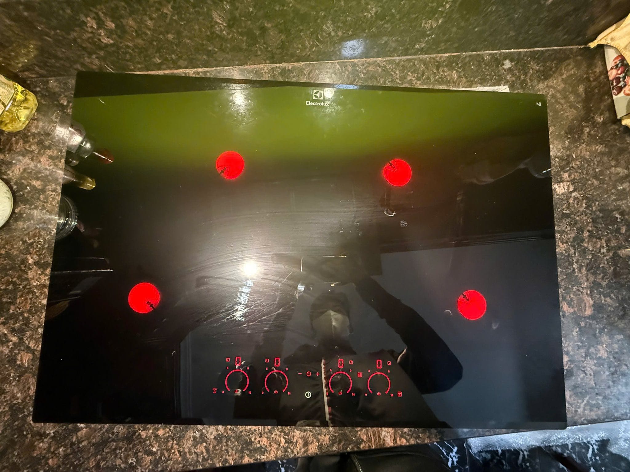 thay kính bếp từ bốn vùng nấy 