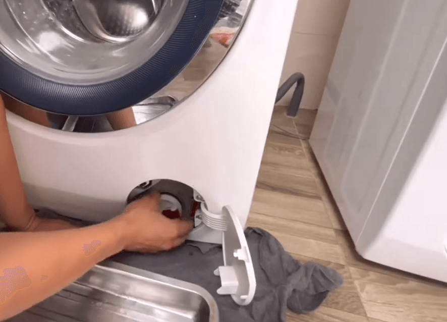 làm sạch ống xả máy giặt