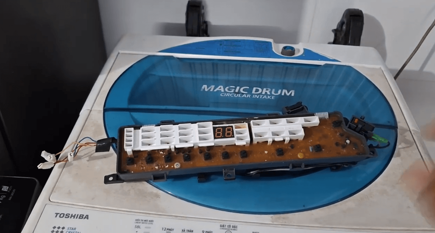 kiểm tra bo mạch khi máy giặt mất nguồn