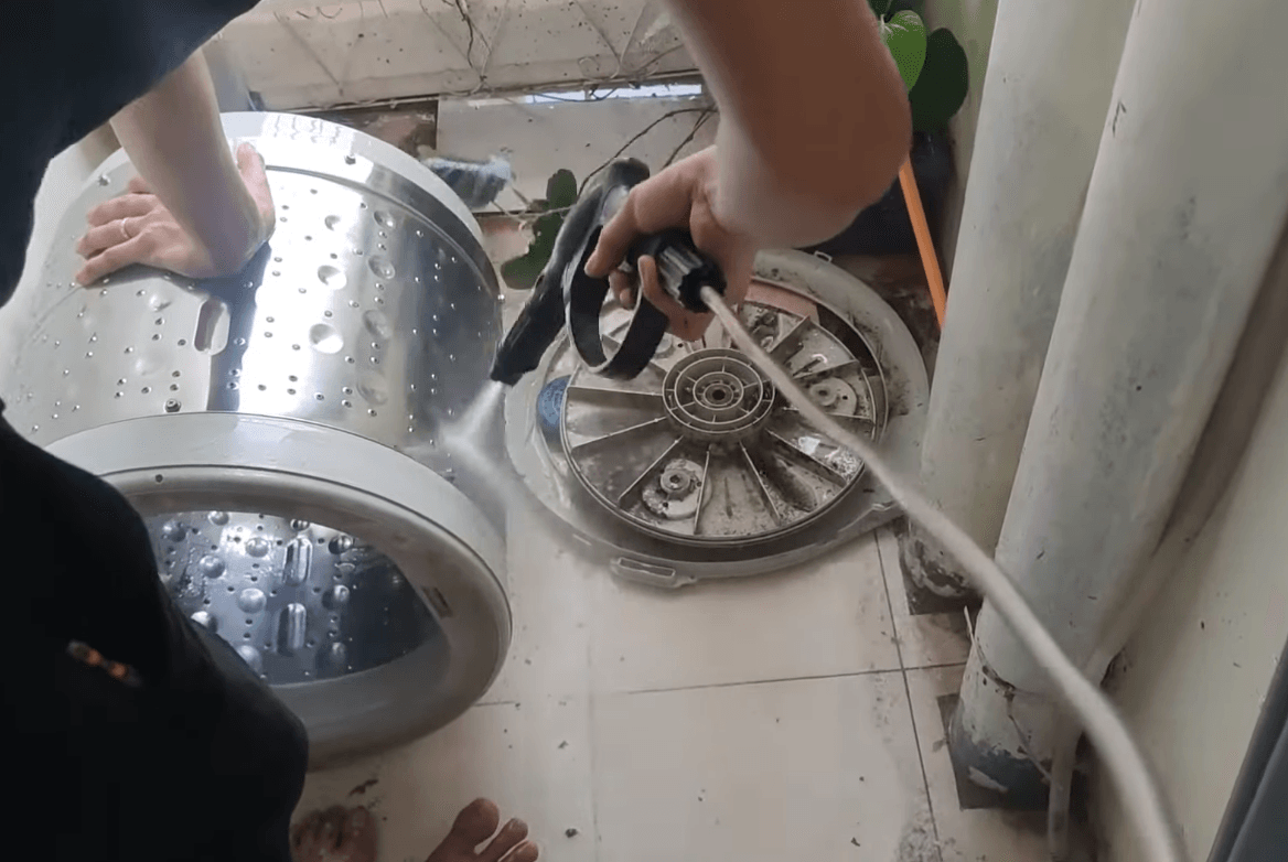 vệ sinh máy giặt cửa đứng tháo lồng chuyên sâu